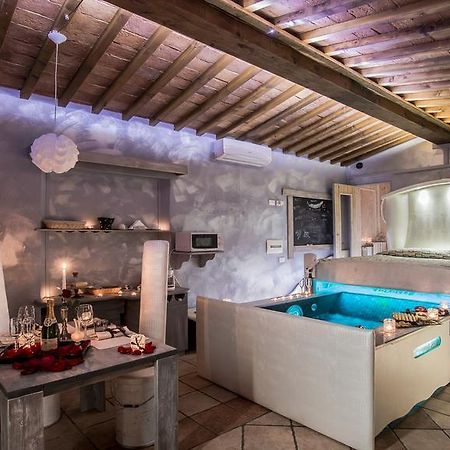 Il Nido D'Amore - Lorenzana Colombaie Bed & Breakfast Exterior photo