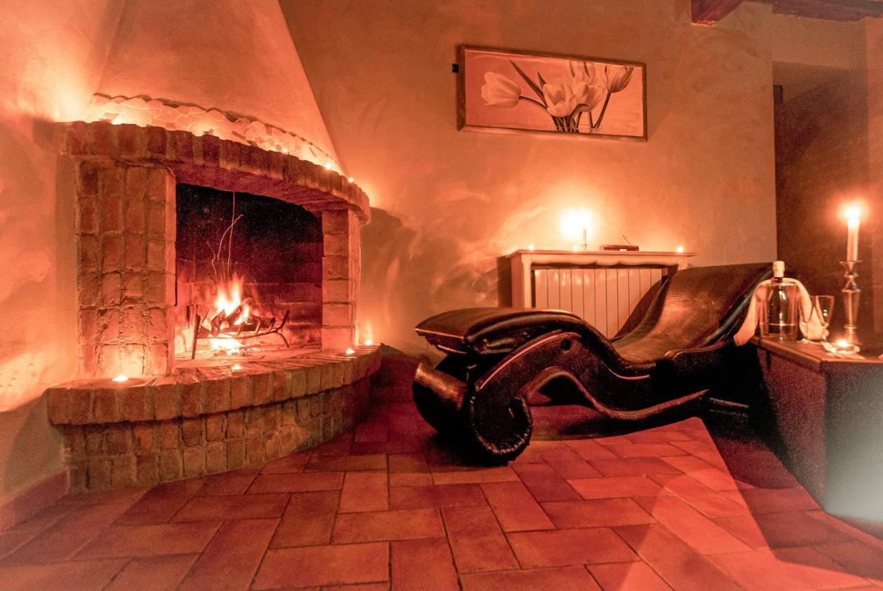 Il Nido D'Amore - Lorenzana Colombaie Bed & Breakfast Exterior photo