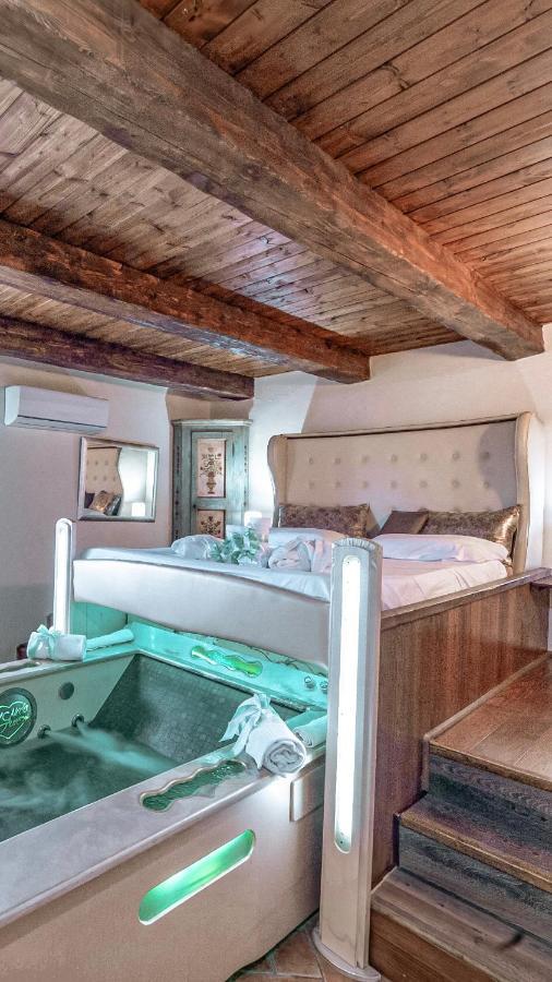 Il Nido D'Amore - Lorenzana Colombaie Bed & Breakfast Exterior photo