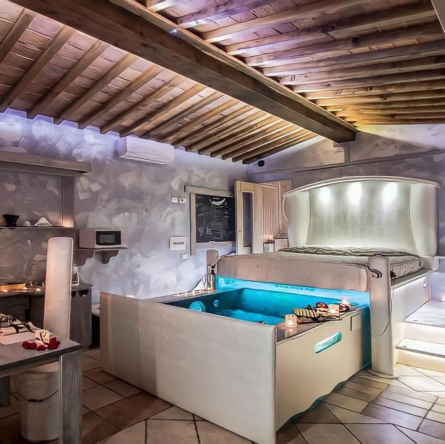 Il Nido D'Amore - Lorenzana Colombaie Bed & Breakfast Exterior photo