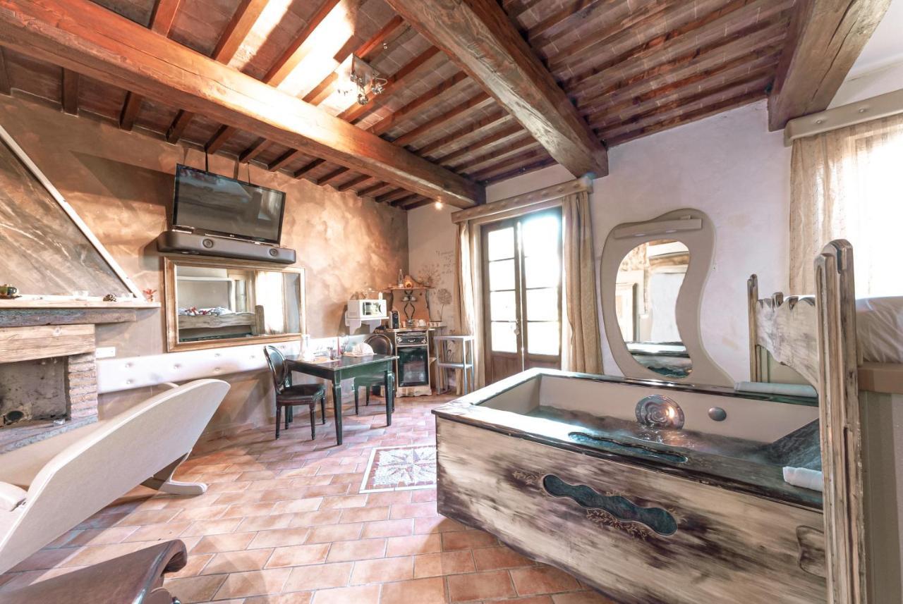 Il Nido D'Amore - Lorenzana Colombaie Bed & Breakfast Exterior photo