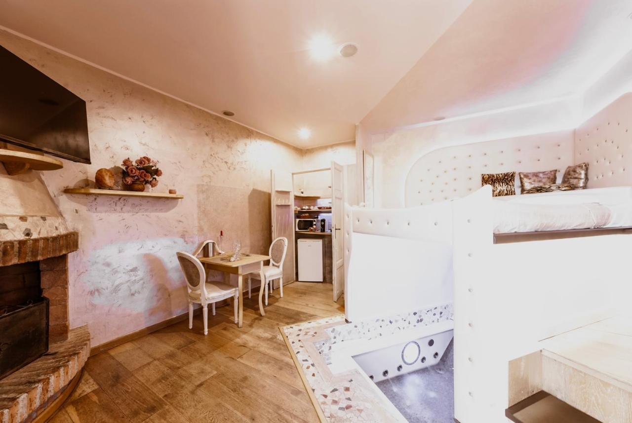 Il Nido D'Amore - Lorenzana Colombaie Bed & Breakfast Exterior photo