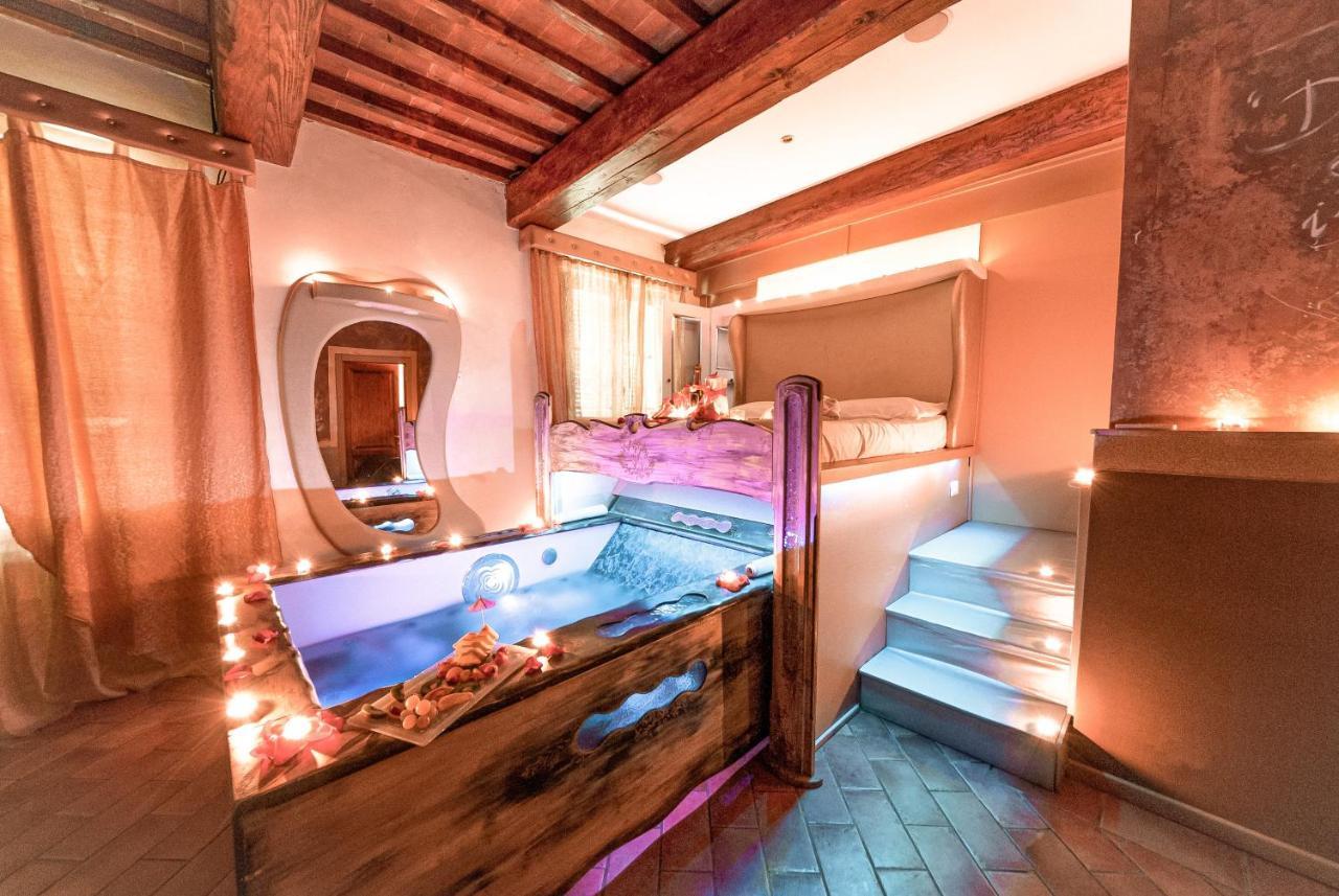 Il Nido D'Amore - Lorenzana Colombaie Bed & Breakfast Exterior photo